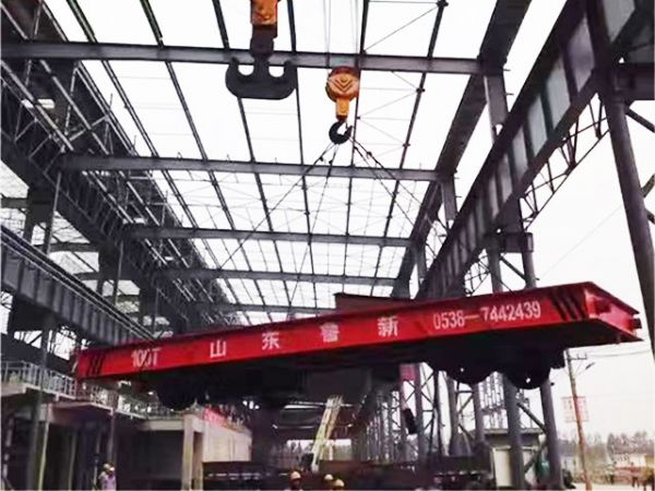 電動(dòng)平板車(chē)施工現(xiàn)場(chǎng)